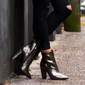 Jessica Simpson pewter shimmer booties size 8.5